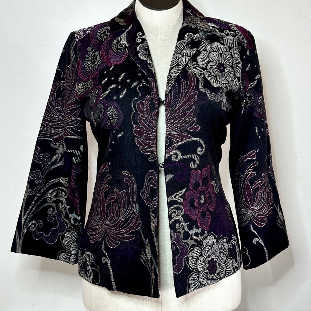 Chico’s Floral Jacquard Blazer Chicos size 1
8/10 Medium - Picture 2 of 11